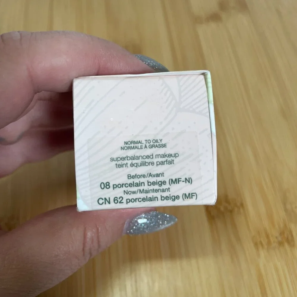 Clinique superbalanced makeup